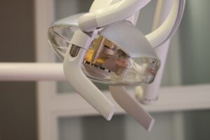 Endodoncja – jakie są jej tajemnice i kiedy warto z niej skorzystać?